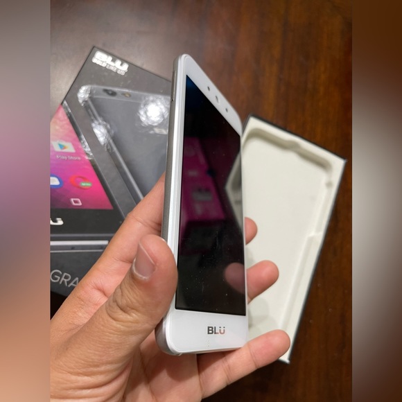 Smartphone, cellphone, gray brand new phone - Picture 6 of 11